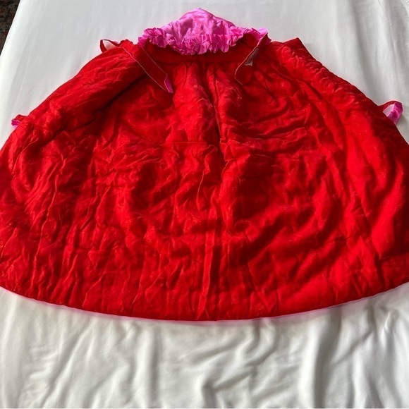 Satin Hooded Cape with Oriental Embroidery - Picture 4 of 7